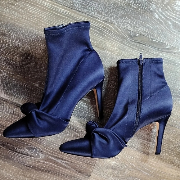 ANTONIO MELANI Blue Heeled Boots with Elegant Knot Detail - Picture 5 of 8